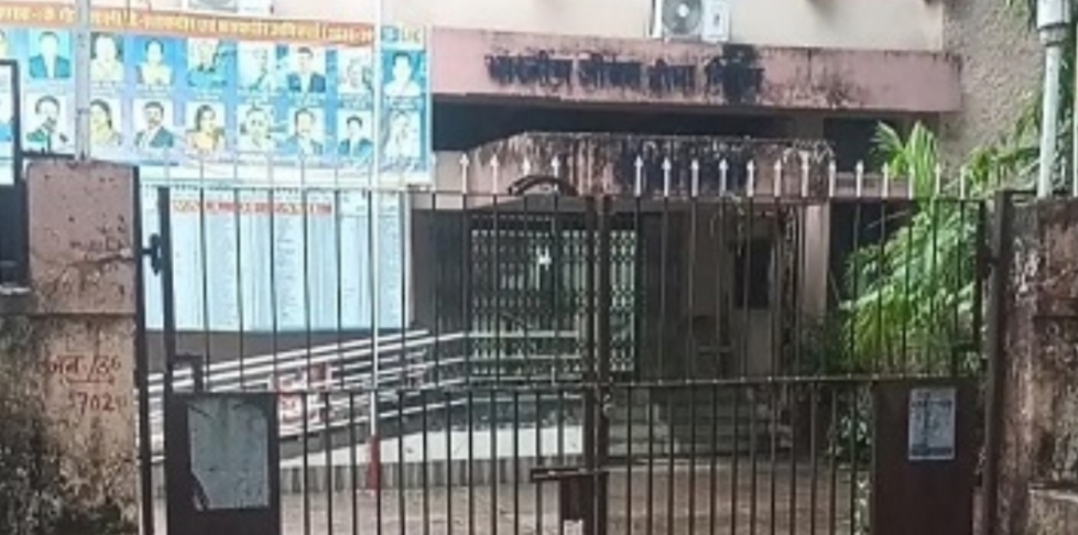LIC ऑफिस में फंदे से लटका मिला सुरक्षाकर्मी का शव जांच में जुटी पुलिस...