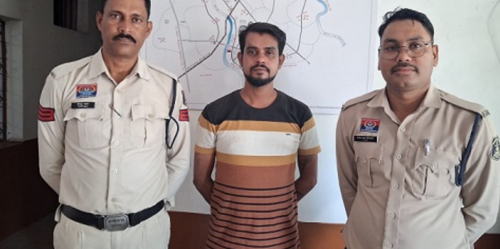 हत्या के प्रयास के मामले में चार महीने से फरार आरोपी शिवा ठाकुर गिरफ्तार...
